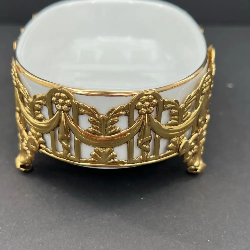 Vintage Stylebuilt Gold French Drape Porcelain Tassel Soap Dish